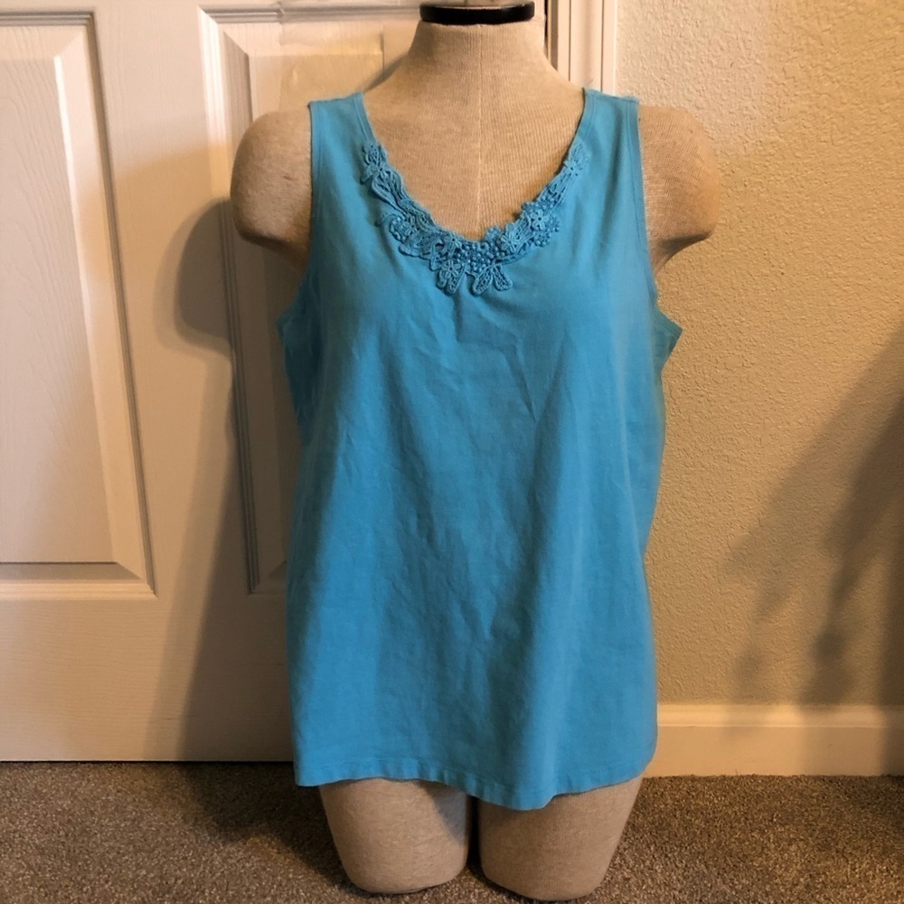 Susan Graver, v-neck w/ design tank/ size L